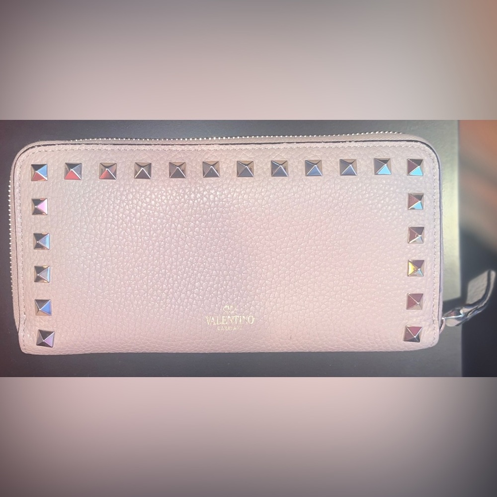 Valentino Garavani Rockstud Pebbled Leather Continental Wallet in beige